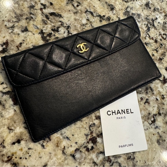 Vintage Chanel Quilted Bill Wallet - Picture 1 of 8